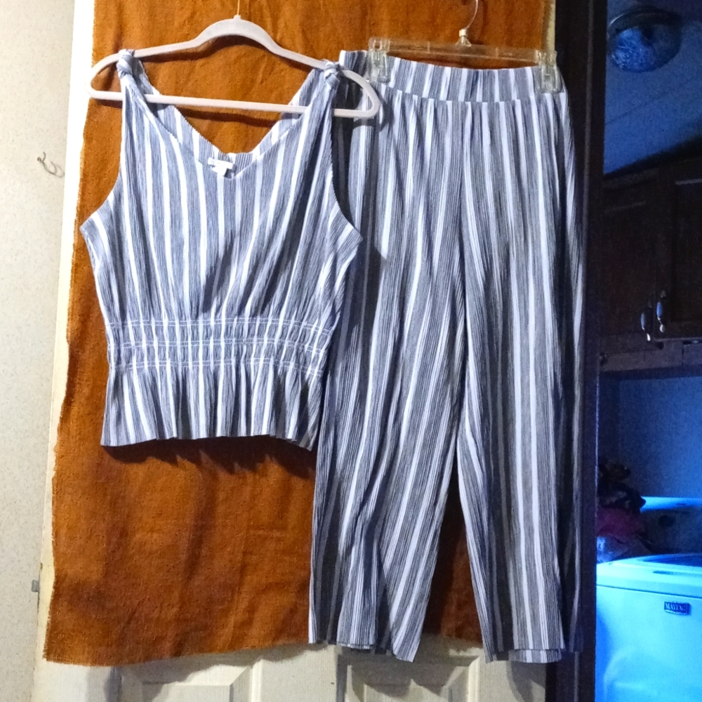 Cato 2 pc tank and cropped pants